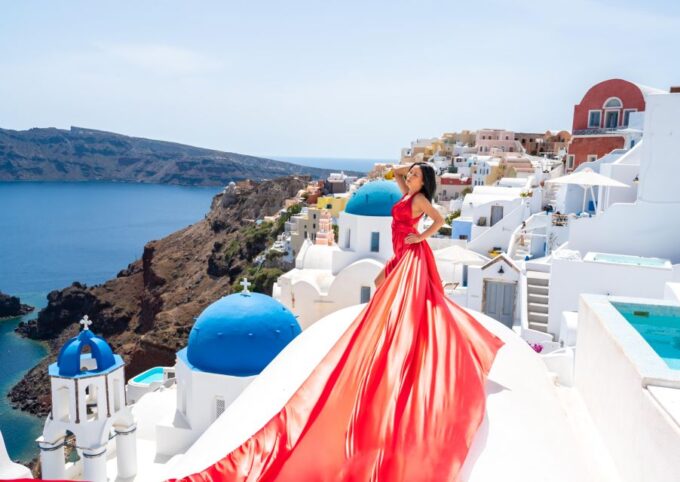 Santorini: Private Flying Dress Photoshoot in Santorini - Professional Photoshoot in Oia