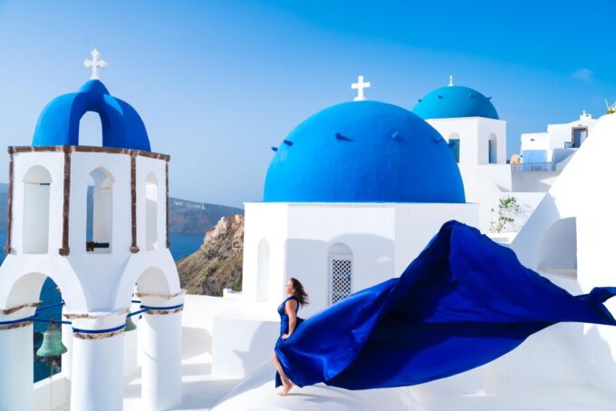 Santorini: Private Flying Dress Photoshoot in Santorini - Cruise Ship Traveler Considerations