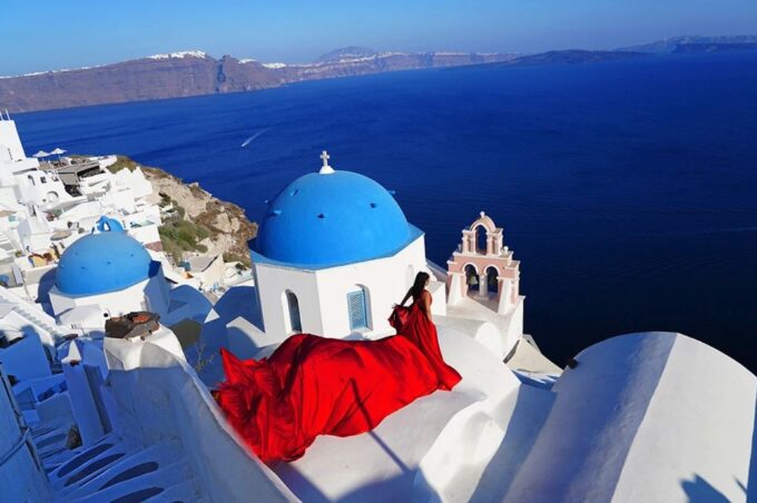 Santorini: Private Flying Dress Photoshoot in Santorini - Weather and Rescheduling Options