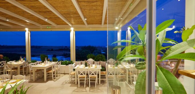 Santorini: Private Island Tour With Lunch at a Famous Winery - Lunch at Renowned Winery