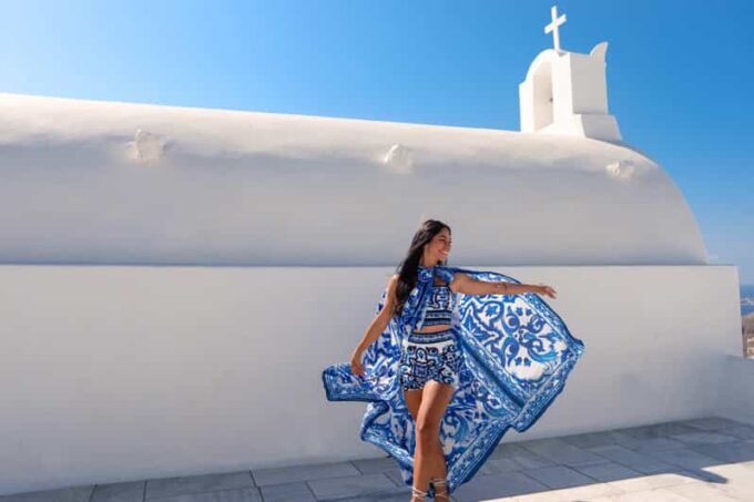 Santorini: Private Photoshoot Tour by a Pro Photographer - Ideal for Special Occasions