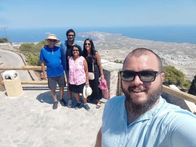 Santorini: Private Sightseeing Tour With Local Guide - Akrotiri Lighthouse Visit
