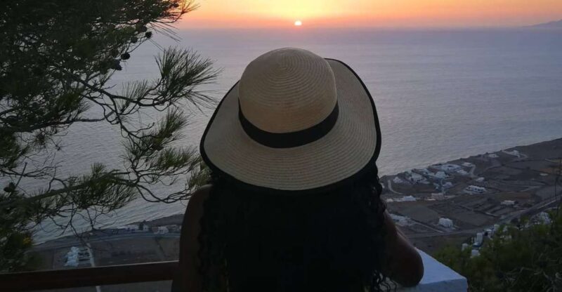 Santorini: Private Sunrise Tour With Breakfast and Oia Visit - Key Points