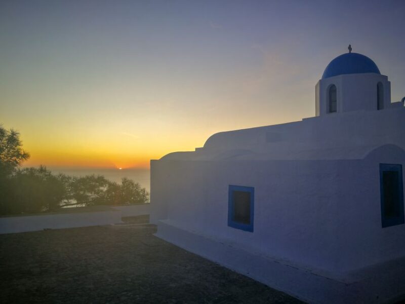 Santorini: Private Sunrise Tour With Breakfast and Oia Visit - Included Amenities