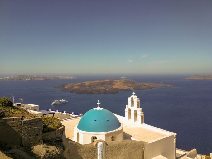 Santorini: Private Sunrise Tour With Breakfast and Oia Visit - Exploring Oia