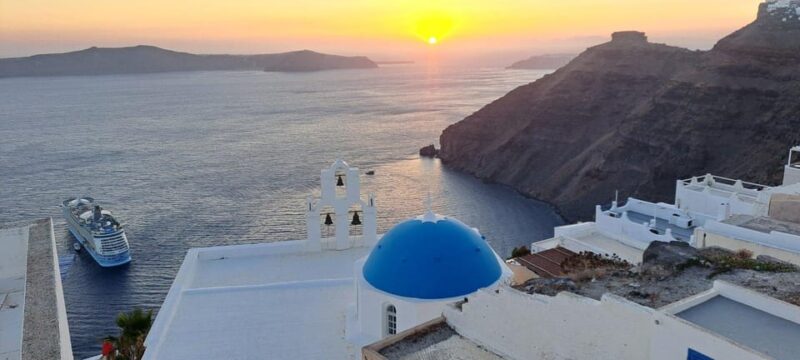 Santorini: Private Tour in Spanish With Local Guide - Key Points