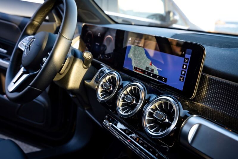 Santorini: Private Transfer Service - Pickup and Drop-off