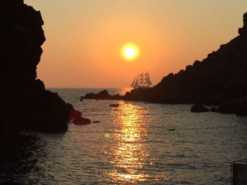 Santorini: Private Yacht Cruise With Open Bar and Meal - Key Points