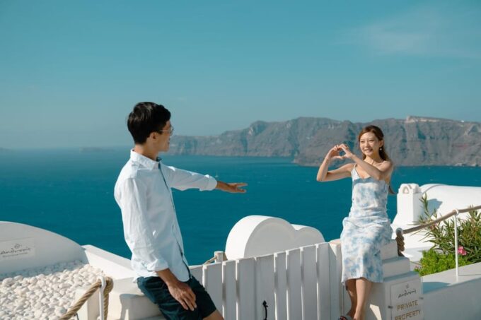 Santorini: Proposal Photoshoot L Private Entry to Blue Dome - Photoshoot Experience