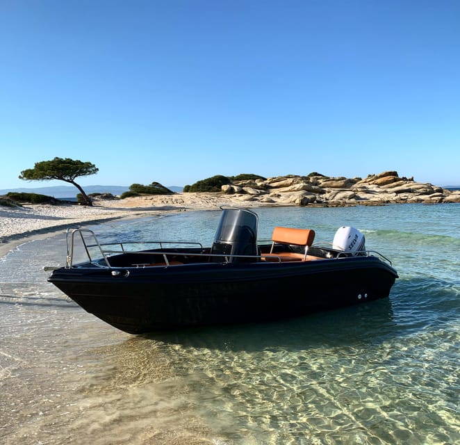 SANTORINI: RENT A BOAT LICENSE FREE AND CRUISE IN CALDERA - Key Points