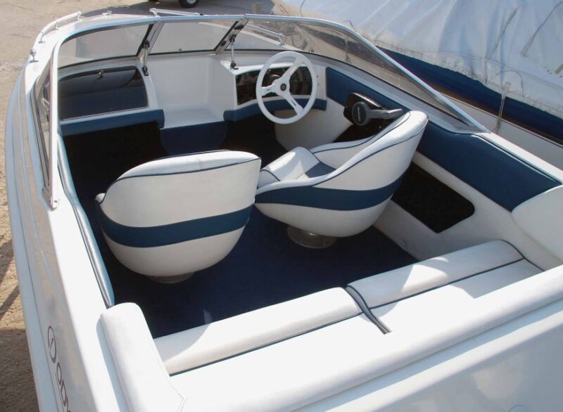 Santorini: Rent a Speedboat License Free - Pricing and Availability Details