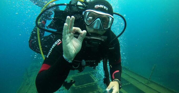 Santorini: Scuba Diving Experience in the Volcanic Caldera - Exploring the Volcanic Reef