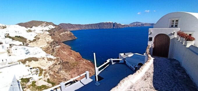 Santorini Shore Escape - Return Transportation by Van
