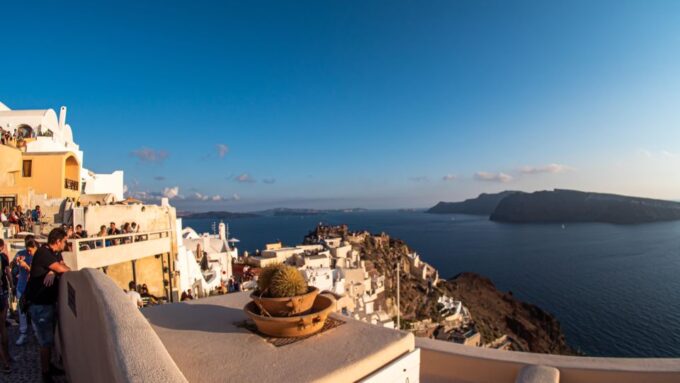 Santorini: Shore Excursion to Oia for Cruise Ship Passengers - Navigating the Caldera