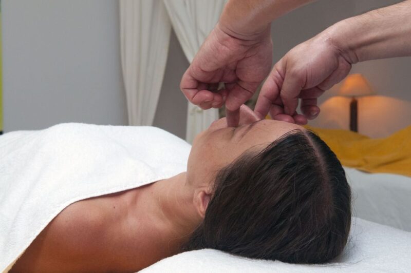 Santorini: Signature Aromatherapy Spa Face - Body Treatment - Relaxation and Toxin Release