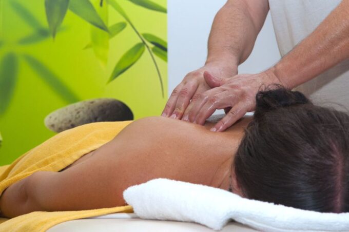 Santorini: Singles Aromatherapy Massage - Exploring Essential Oil Effects