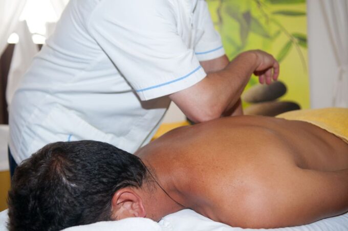 Santorini: Singles Aromatherapy Massage - Eligibility and Restrictions