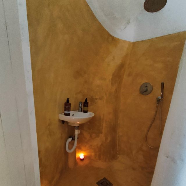 Santorini: Spa Massage Break Pool Day Access for 3-4 Friends - Refreshments and Dining