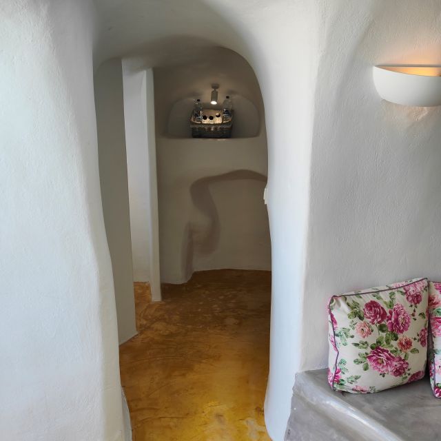 Santorini: Spa Massage Break Pool Day Access for 3-4 Friends - Pricing and Availability