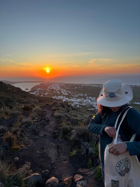 Santorini: Sunset Walking Tour in Caldera Path With Tasting - Tour Experience