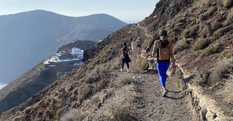 Santorini: Sunset Walking Tour in Caldera Path With Tasting - Getting to Galis Square