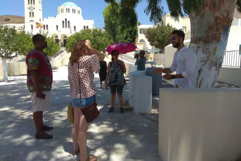 Santorini: Traditional Sightseeing Bus Tour With Oia Sunset - Key Points