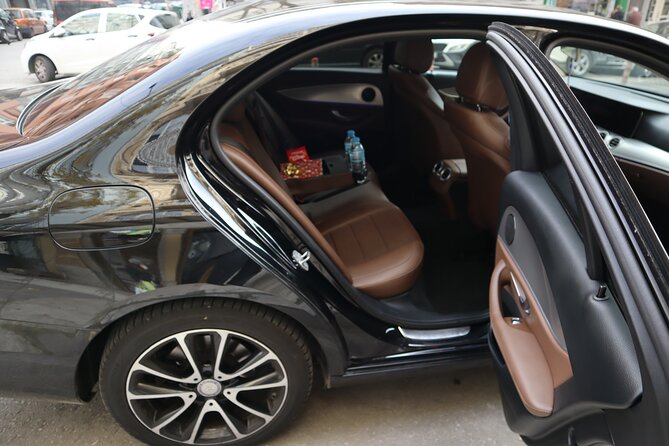 Santorini VIP Limousine Transfer Services - Accessibility and Participation