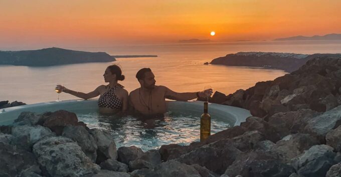 Santorini: Volcanic Hot-Tub Experience With Caldera Views - Hydromassage Treatment