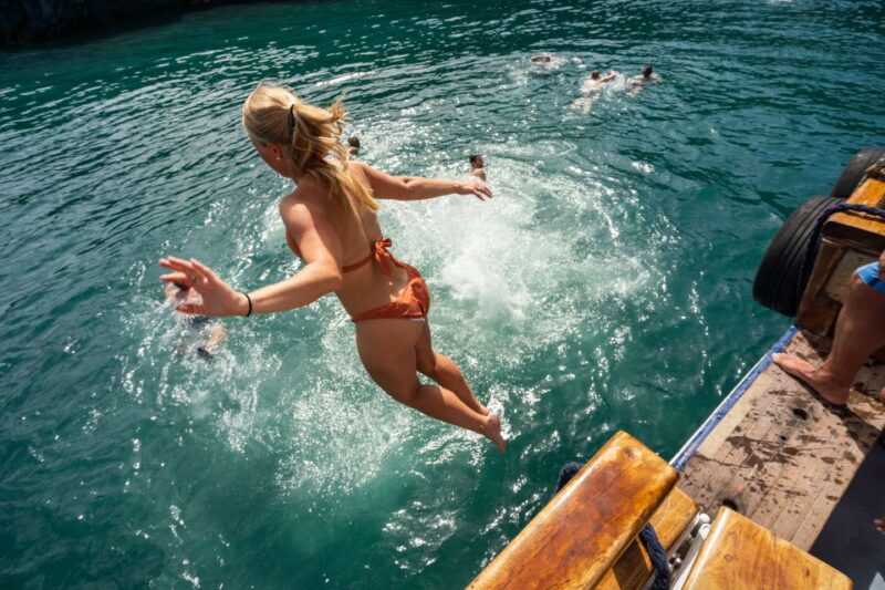 Santorini: Volcanic Islands Cruise With Hot Springs Visit - Key Points