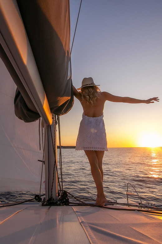 Santorini:Private Catamaran Tour With BBQ & Unlimited Drinks - Pickup and Tour Logistics