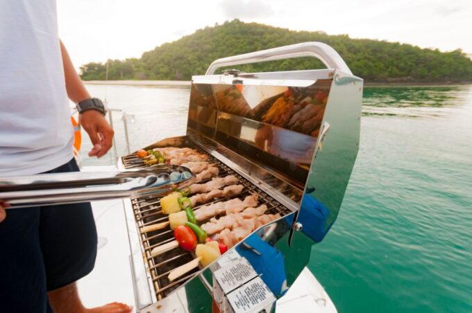 Santos & Guaruja: Private Speedboat Tour With Food & Drinks - Relax and Unwind on Boat