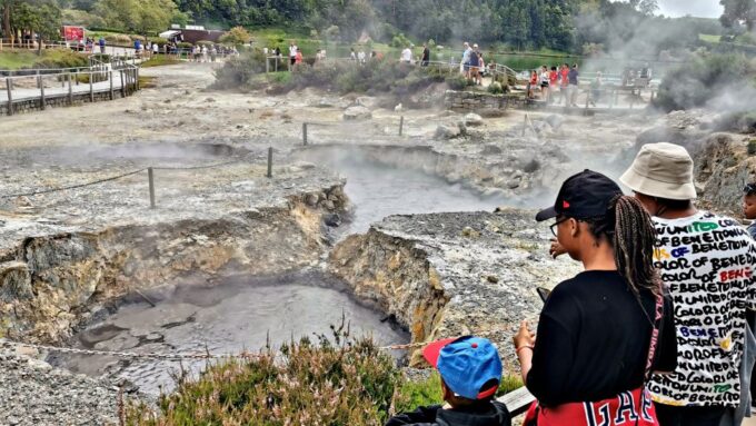 São Miguel Island: 2-Day Guided Island Tour With Meals - Languages and Group Size