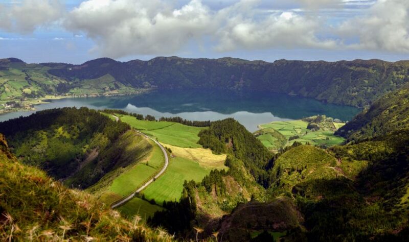 São Miguel Island: Full-Day Sete Cidades Tour - Guided Tour With Insights