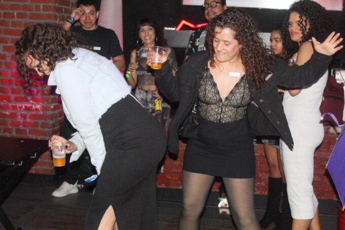 São Paulo: Bars and Clubs Walking Tour in São Paulo - Duration and Language Availability