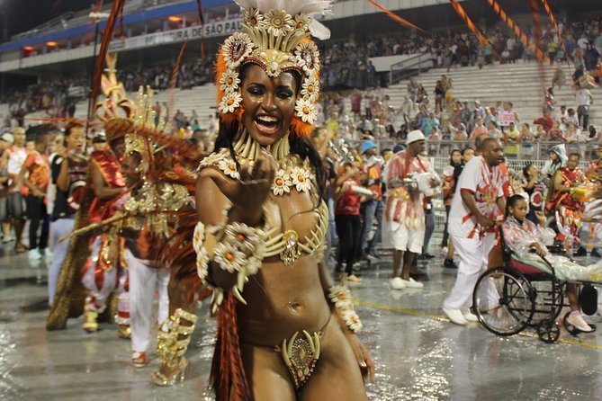 São Paulo Carnival Parade From A Prime Box: With Shuttle, Guide, Food & Drink - Food and Beverage Offerings