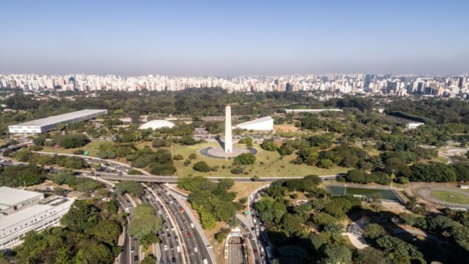 São Paulo: City Highlights Private Tour With Pickup Airport - Walkthrough of Paulista Avenue