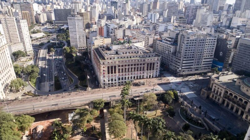 São Paulo Downtown Walking Audio Tour on Your Phone (ENG) - Exploring São Paulos Beginnings