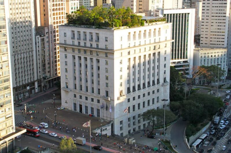 São Paulo: Downtown Walking Tour With Farol Santander Entry - Exploring Historical Sights