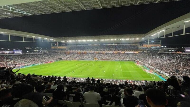São Paulo: Football Game Ticket With Stadium Tour - Savor a Refreshing Drink