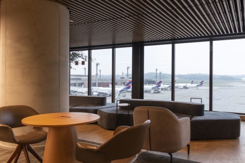 São Paulo (GRU) Airport: Plaza Premium Lounge Entry - Food and Beverage Options