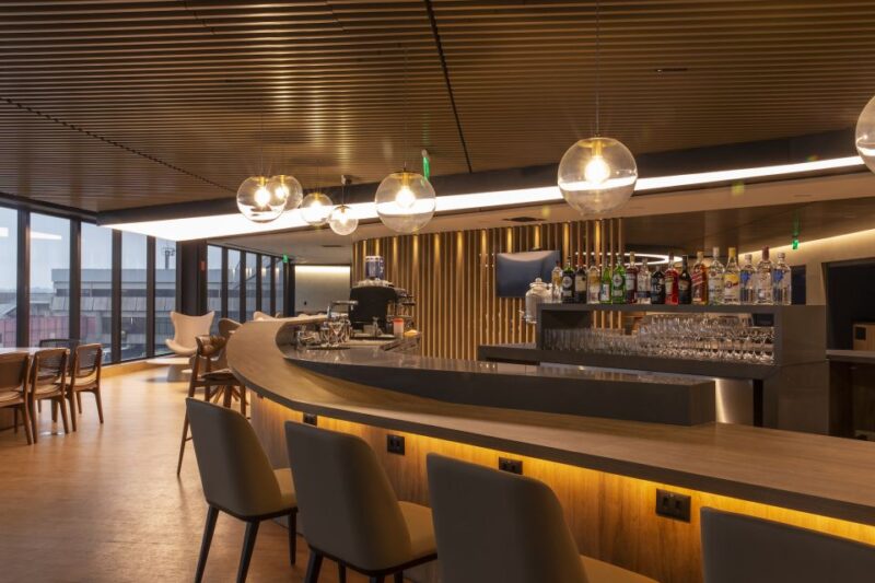 São Paulo (GRU) Airport: Plaza Premium Lounge Entry - Family and Meeting Facilities