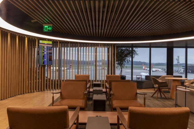 São Paulo (GRU) Airport: Plaza Premium Lounge Entry - Shower and Relaxation Areas