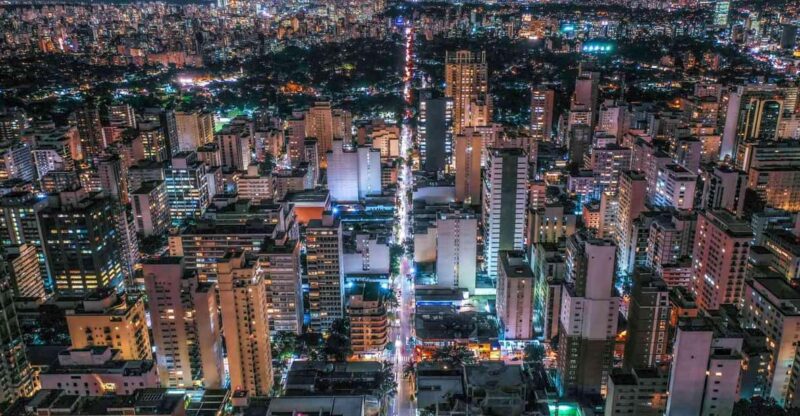 São Paulo: Nightlife Extravaganza Tour With Rooftop Bars - Lively Neighborhoods and Street Life