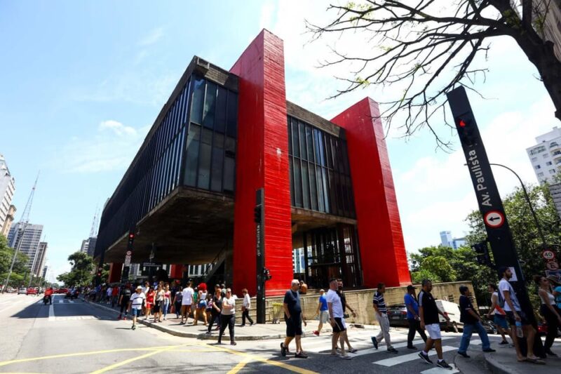 São Paulo: Shared Group Tour - Paulista Avenue and MASP