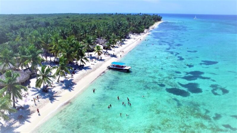 Saona Island Day Trip + Lobsters Included - Cuisine and Refreshments