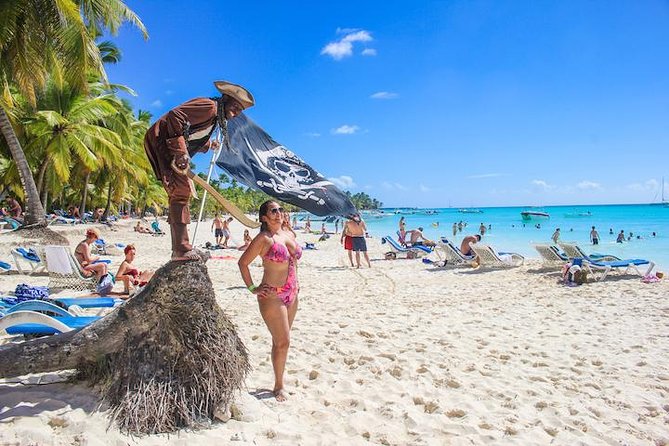 Saona Island Excursion From Bayahibe - Tour Guides and Group Size