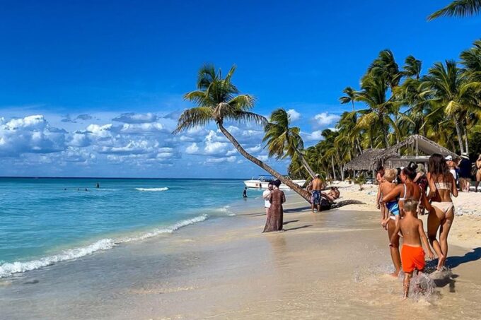 Saona Island Excursion With Lunch and Open Bar - Boat Tour and Beach Stop