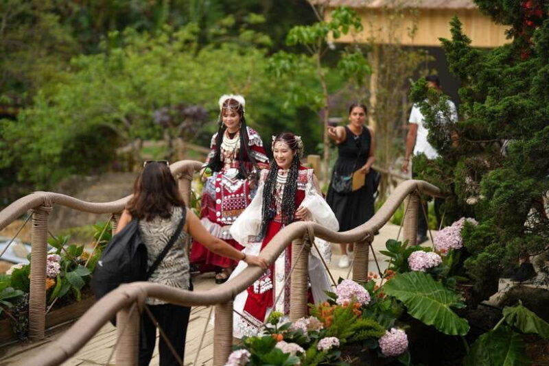 Sapa Package Tour 2 Days 1 Night At Hotel - Local Vendors and Shopping