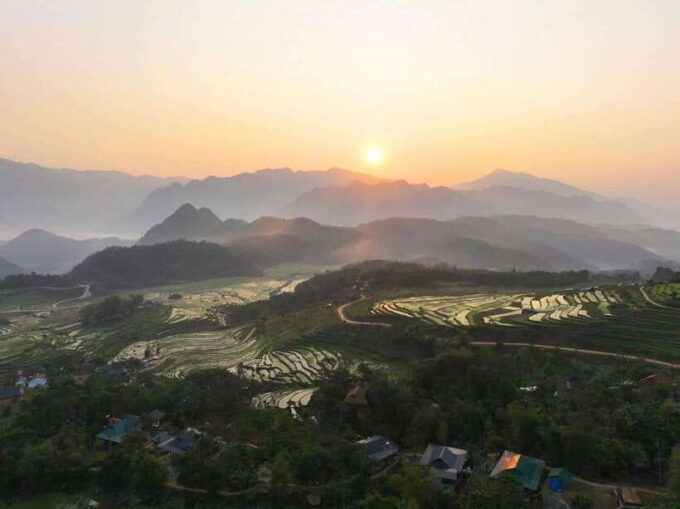 Sapa Trekking Ethnic Village Full Day With Female Tour Guide - Experiencing Lunch With Panoramic Views in Hang Da
