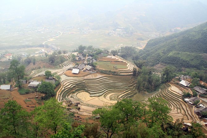 Sapa Villages Trekking and Homestay 2 Days/ 1 Night Package Tour: Best Selling - Trekking Through Villages and Mountains